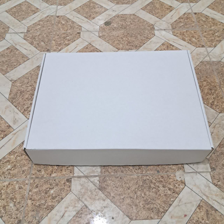 جعبه کیبوردی روکش سفید