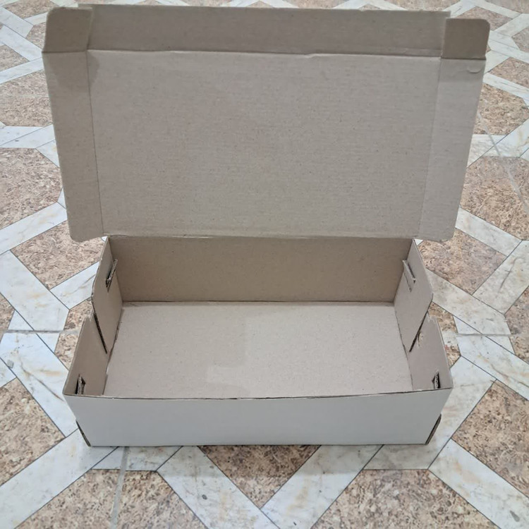 جعبه کفش سفید